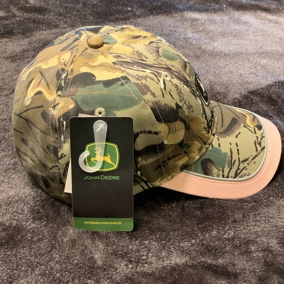 🆕 Ladies John Deere Camo w/ Reflective Trim Cap - Picture 4 of 6